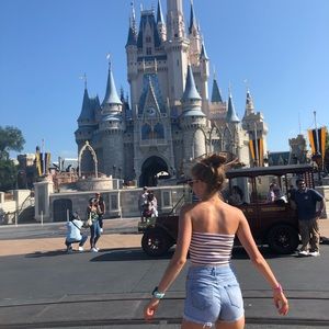 Meet your Posher, Kenzi